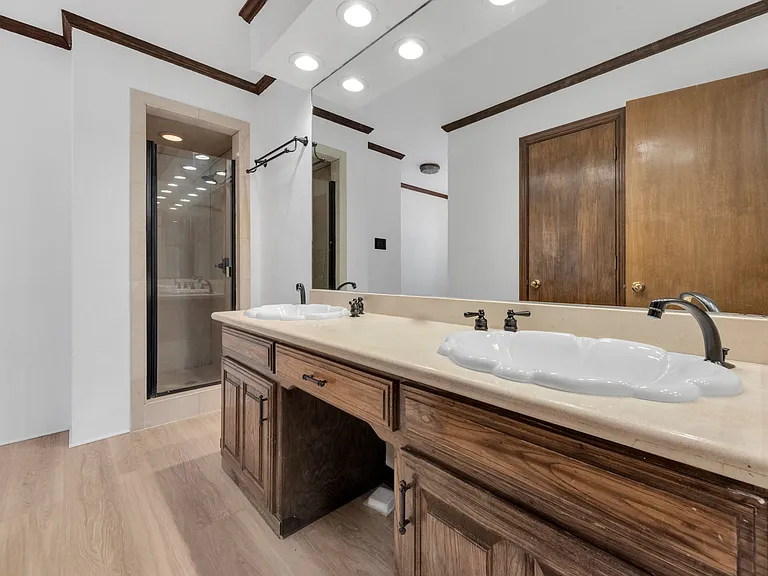 543 Indian Creek Dr — Photo 17
