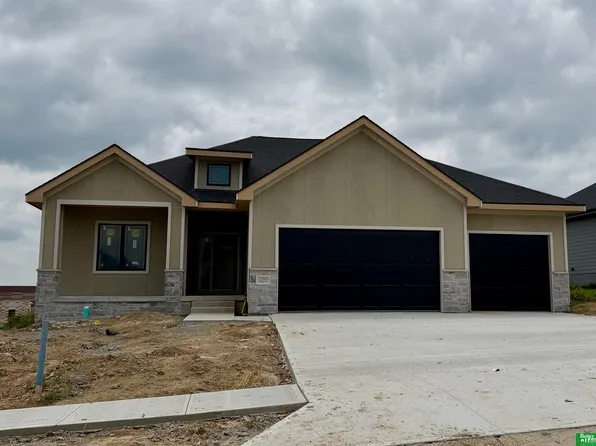 12363 Windsor Dr, Papillion, NE 68046