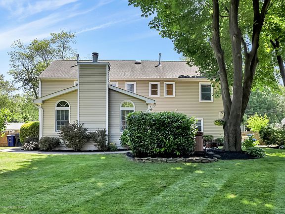 3rd image of 202 Beechwood Dr