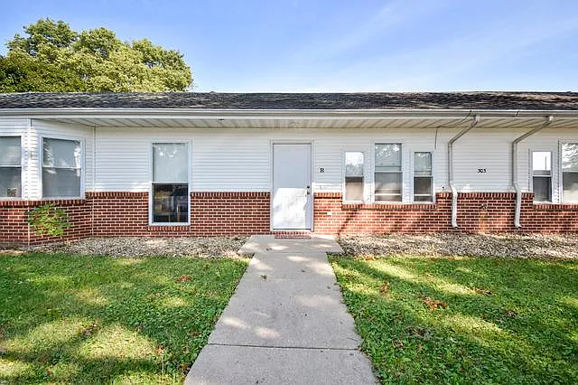 303 Bryon Row #B — Photo 3