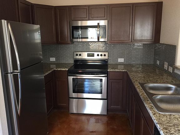 Upgraded Kitchen w/ Granite, Custom backsplash, Stainless Ap