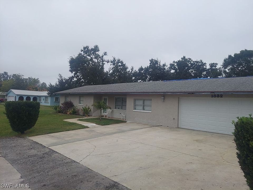 1st image of 1832 SE Peach Dr