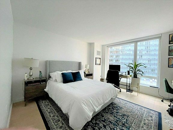 4th image of 525 W 52nd St APT 7LN