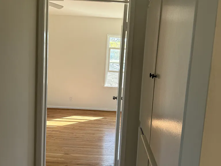 408 N Doheny Dr — Photo 17