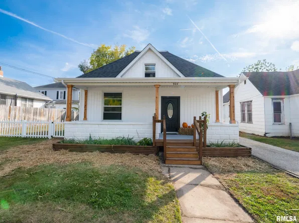 924 Ann Eliza St, Pekin, IL 61554