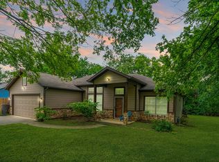 621 S Hill St, Pilot Point, TX 76258