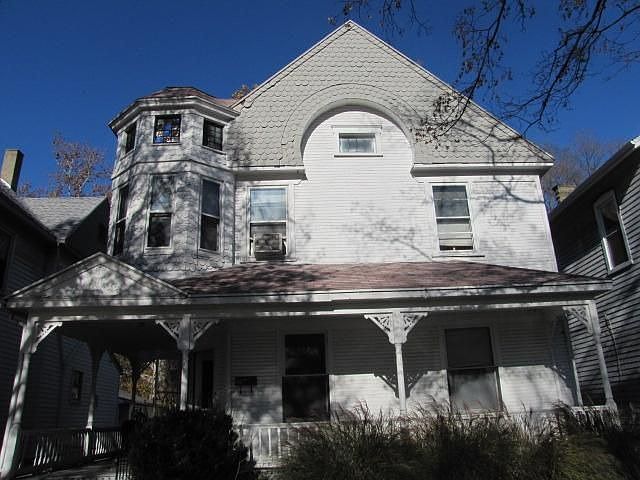 1st image of 115 W Race St