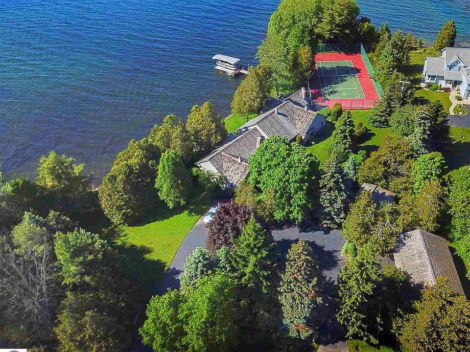 1st image of 403 S Shore Dr