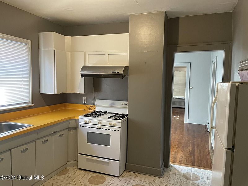 5th image of 379 Partridge Street