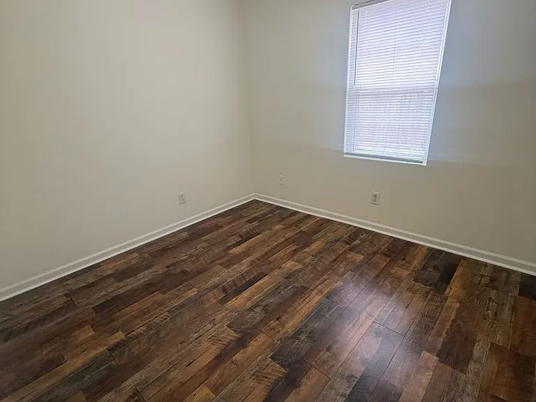 725 E Haggard Ave — Photo 3