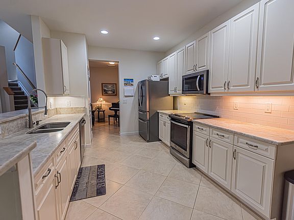 4th image of 10440 SW Westlawn Boulevard