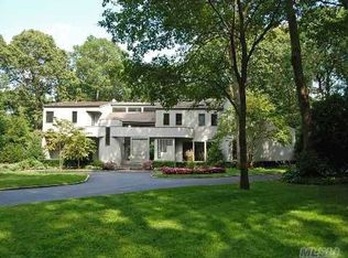 135 Rodeo Dr, Syosset, NY 11791