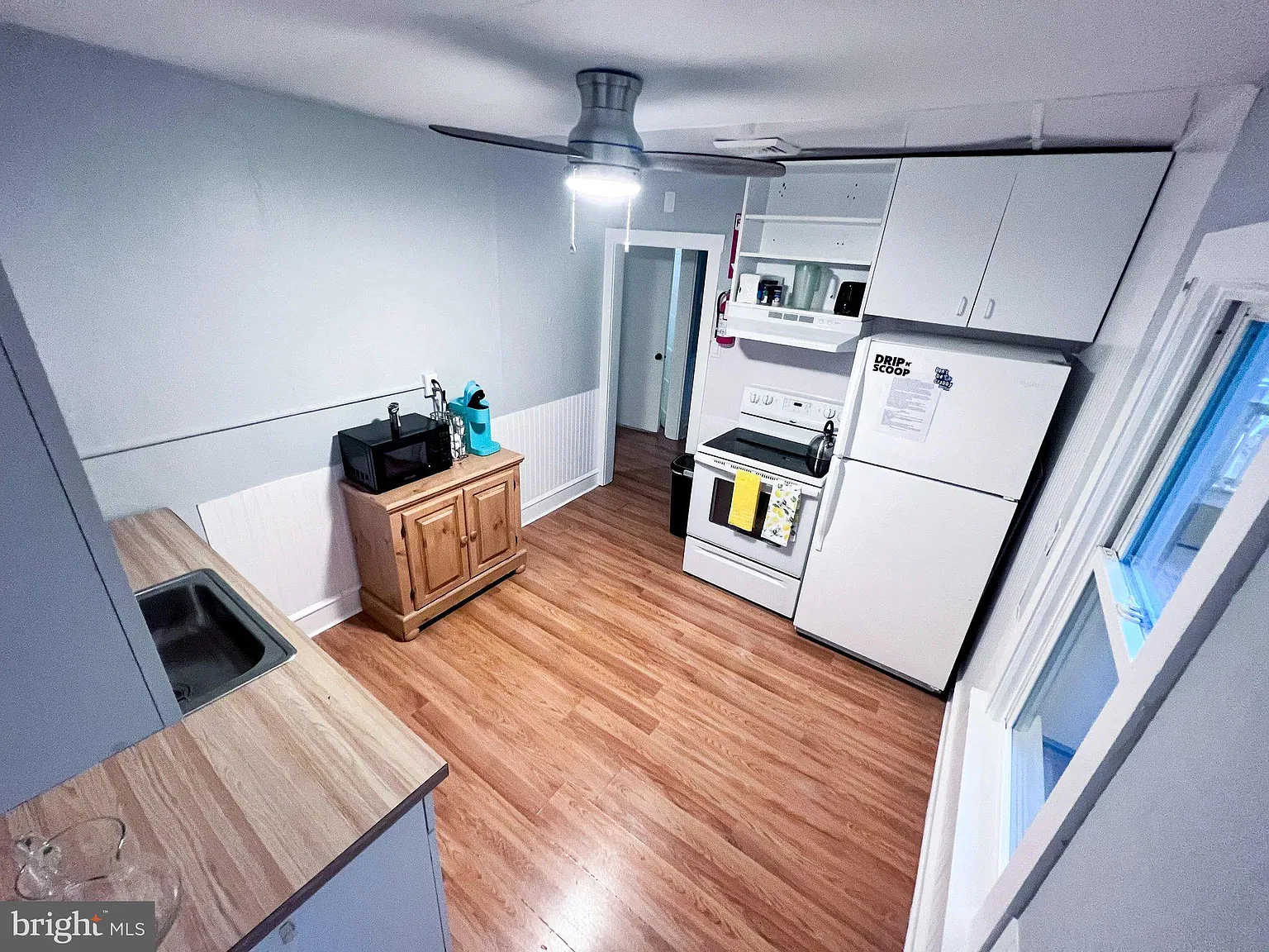 3 bed, 1.0 bath, 1050 sqft, $2,700 — Photo 4