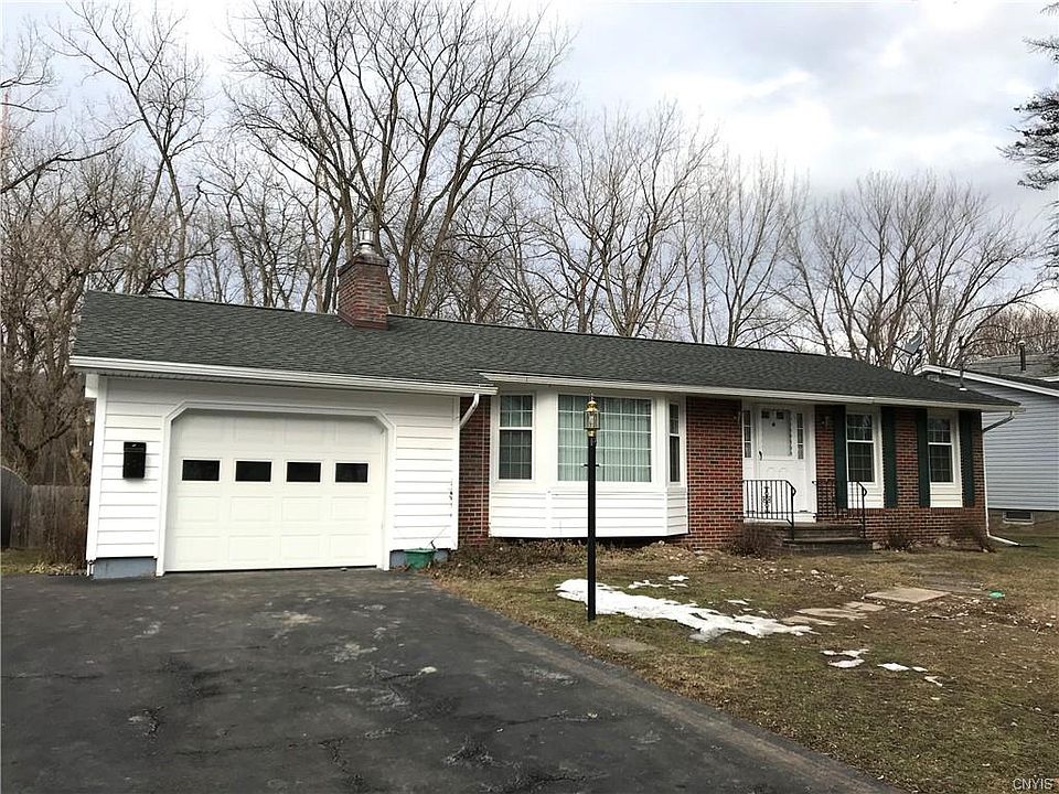 1st image of 308 Longmeadow Dr