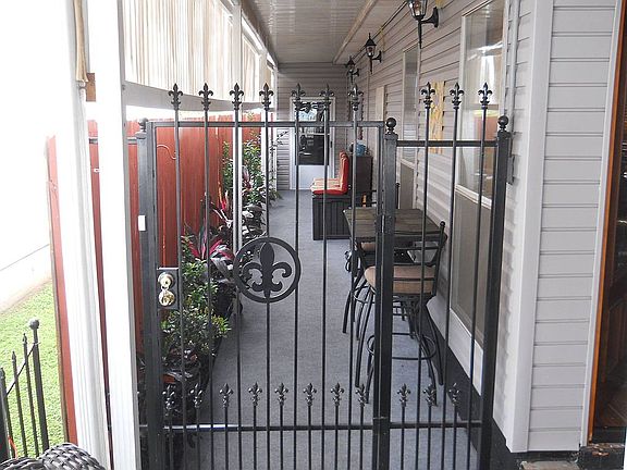 2nd image of 1112 Thayer St