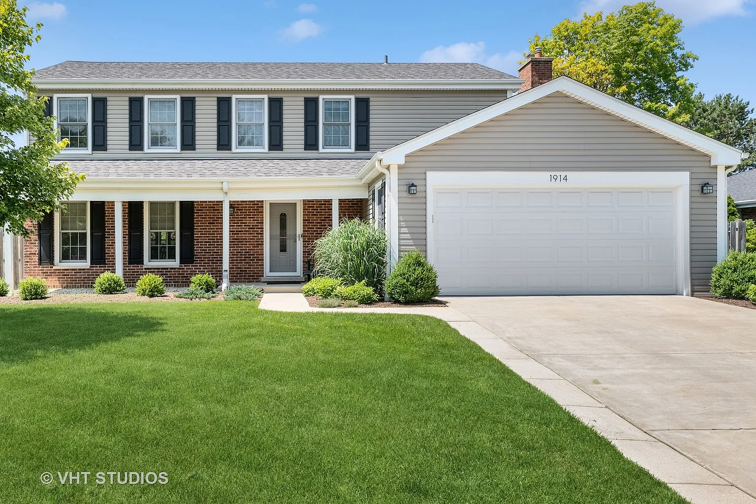 1914 Manor Ln photo 1