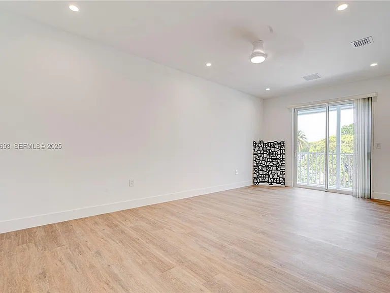 1805 NW 22nd Ct #1805 — Photo 7