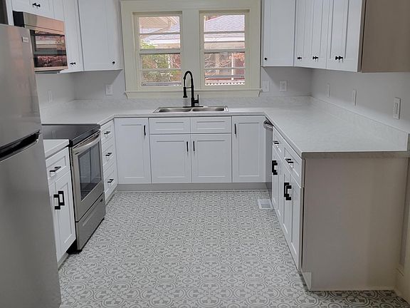5th image of 1805 Forest Hill Dr