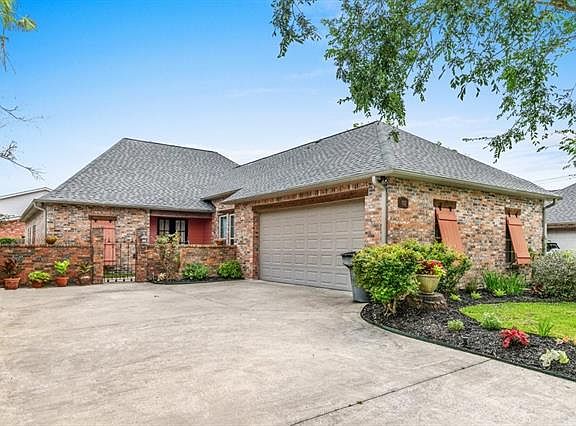 2nd image of 808 Treasure Ln