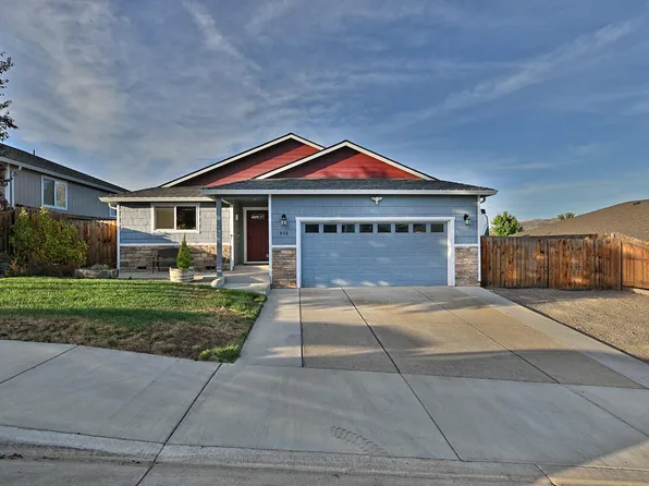 928 Stonewater Dr, Eagle Pt, OR 97524
