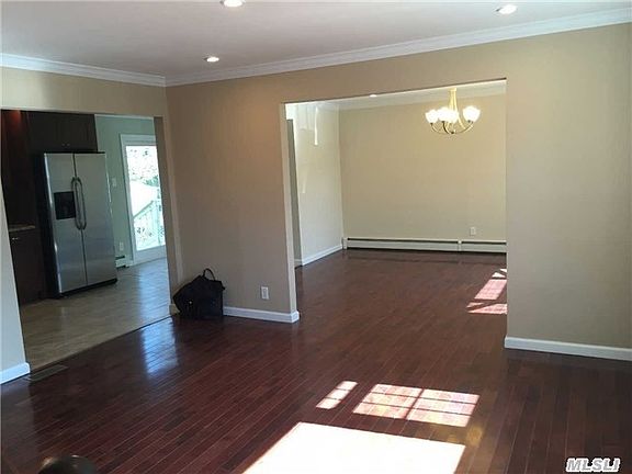 2nd image of 515 Albert St