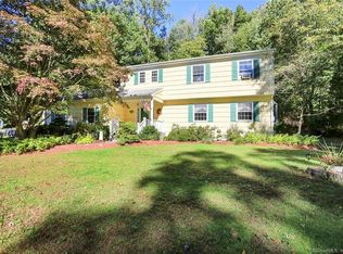 52 Stoneleigh Rd, Trumbull, CT 06611