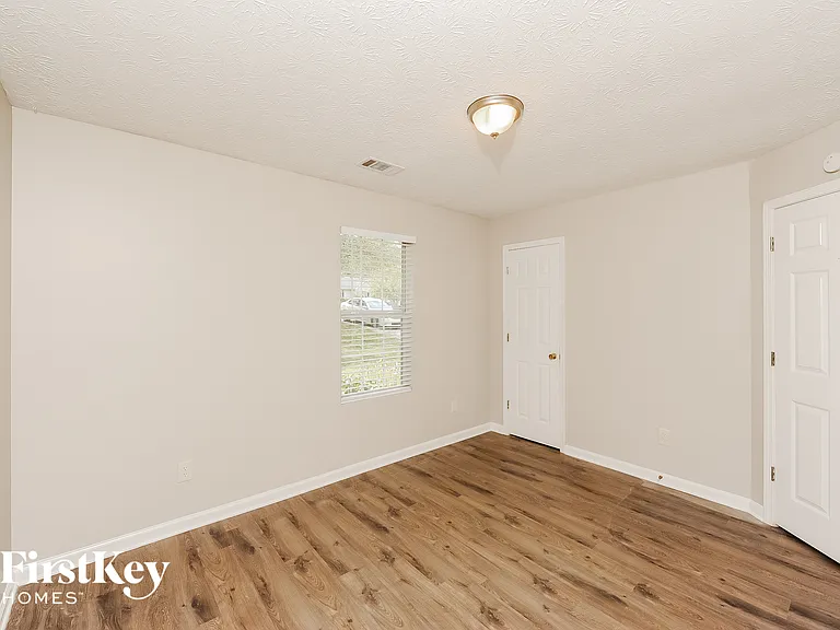 5255 Hillcrest Glenn Dr — Photo 10