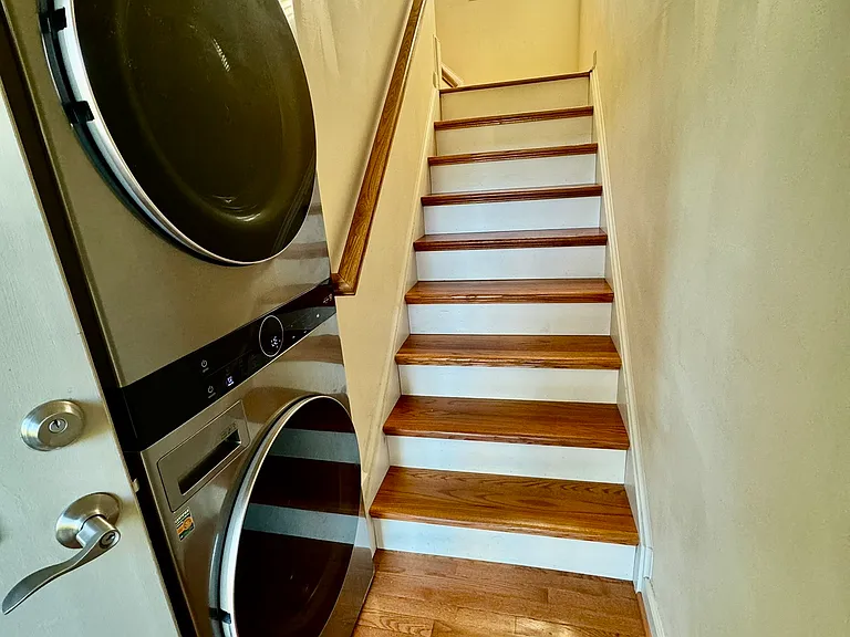 1385 Blairstone Dr — Photo 9