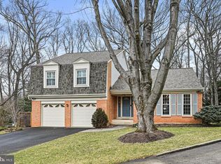 1712 Paisley Blue Ct, Vienna, VA 22182