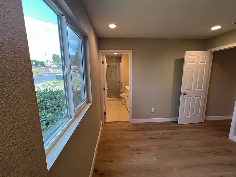 1023 N Citrus Ave — Photo 4