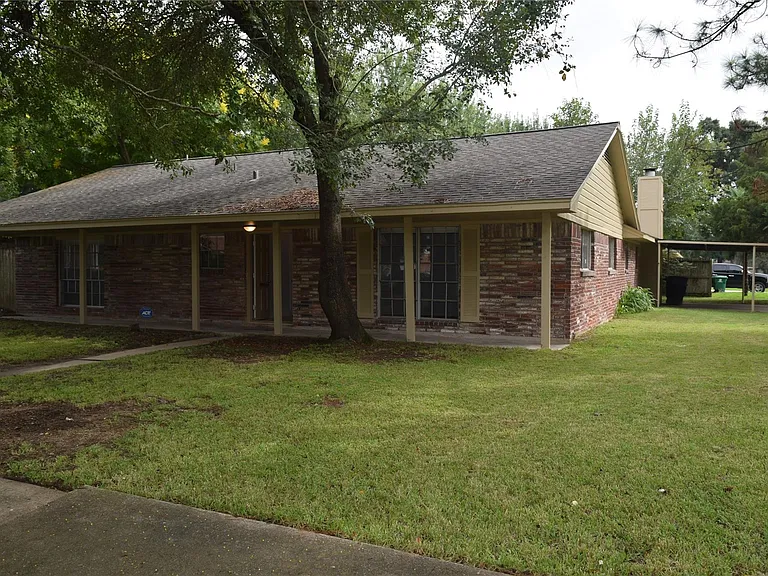9902 Tolman St — Photo 2