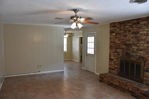 4th image of 1102 Merry Oaks Dr