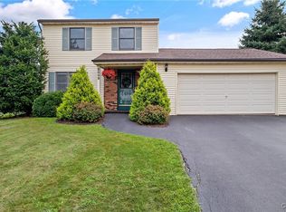6008 Misty Ridge Ln, Cicero, NY 13039