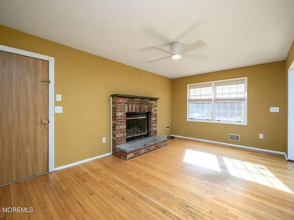 3rd image of 2 Knolls Dr