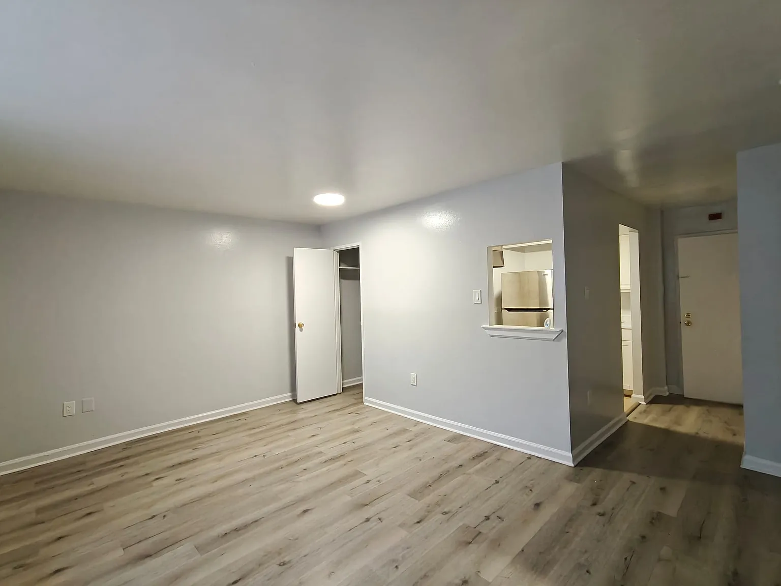 East Germantown's Next Hot 1-Bedroom! — Photo 1