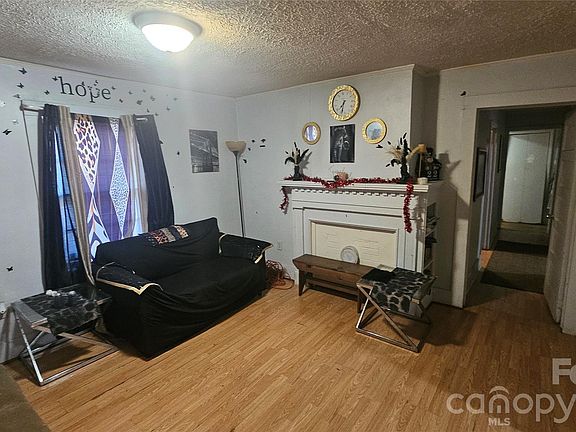 5th image of 804 Isler St
