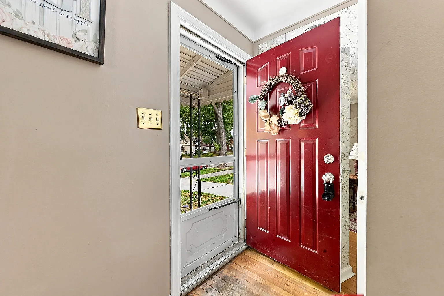 3 bed, 961 sqft, $2,000 — Photo 3