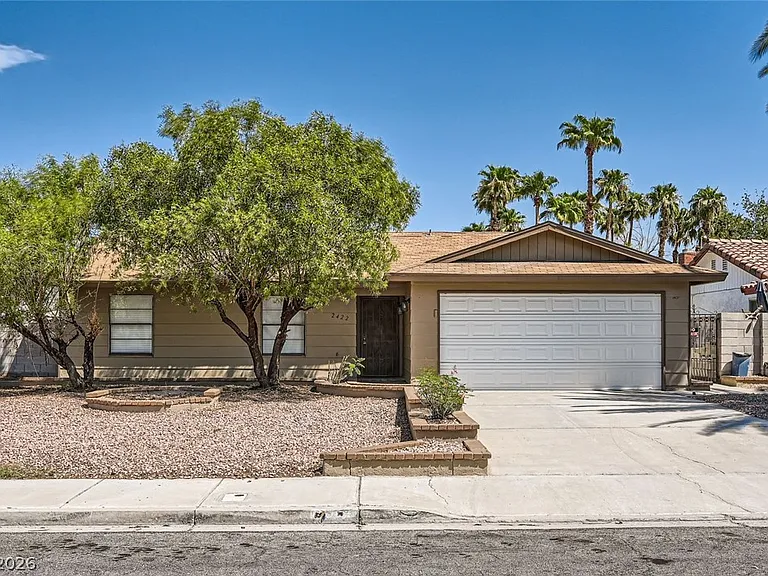 2422 La Luna Dr — Photo 1