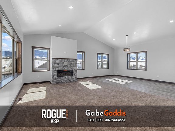 3rd image of 5590 Walnut