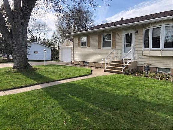 2nd image of 1025 3rd Ave NE