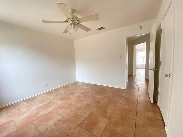Nursery/2nd Bedroom