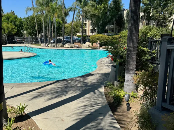5510 Owensmouth Ave APT 123, Woodland Hills, CA 91367
