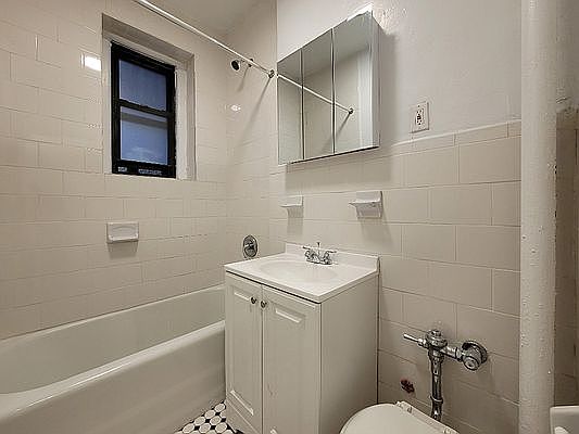 4th image of 2574 33rd St APT 1F