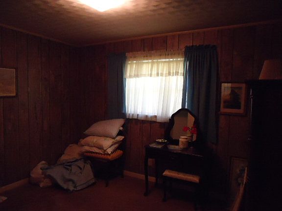 5th image of 218 Rollins Dr