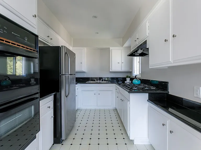 488 E Washington Blvd — Photo 9