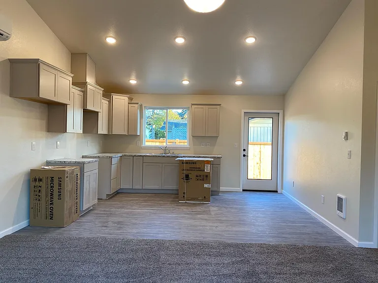 206 Eldredge Ave SW #1 — Photo 4
