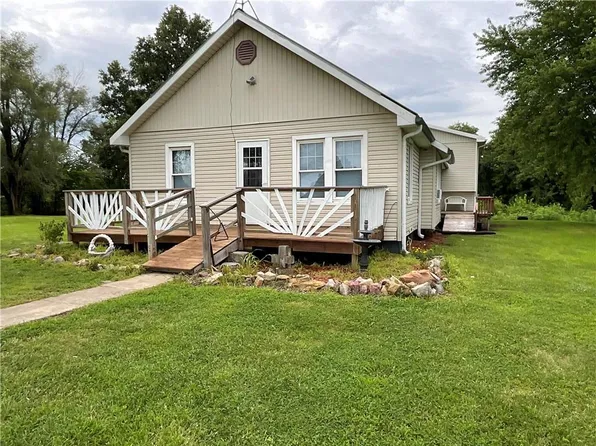 18615 137th St, Pattonsburg, MO 64670