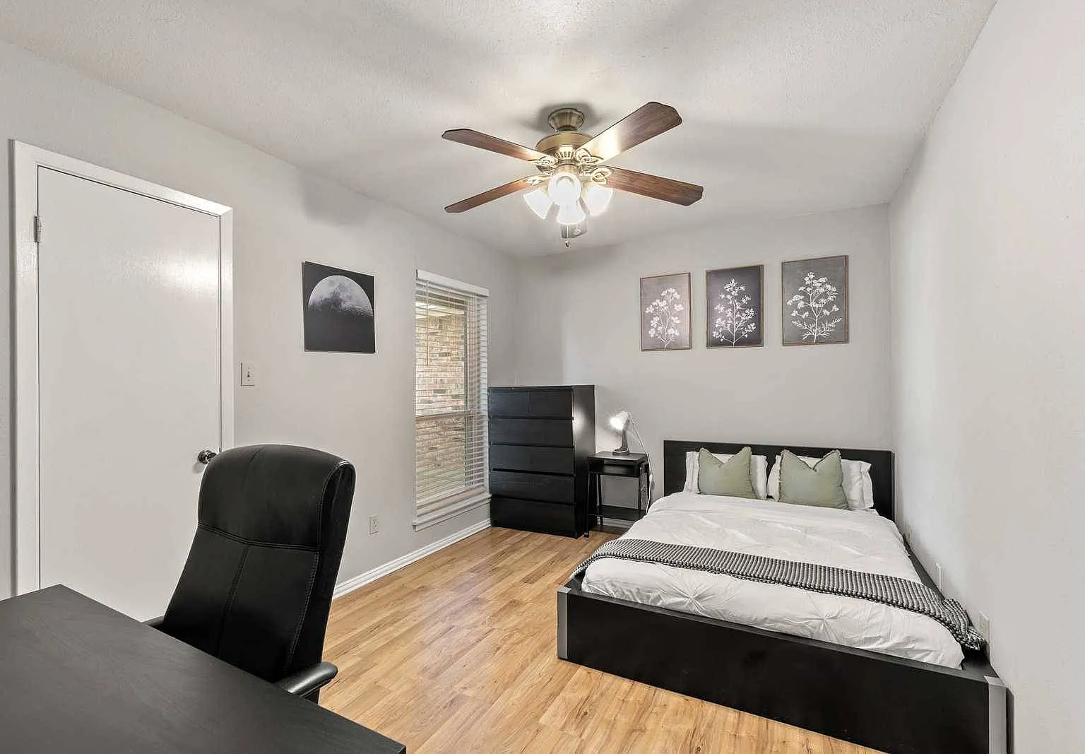 3 bed, 1443 sqft, $3,900 — Photo 4
