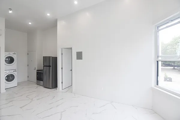 Rented by The Agency | media 12