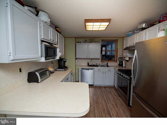 3rd image of 2837 Sellers St